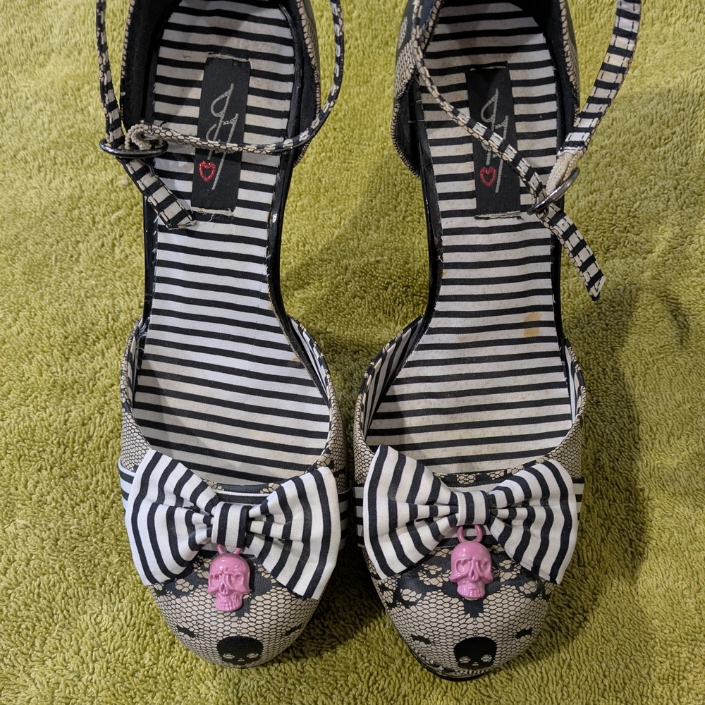 Iron Fist Skull Lace Heels with Bow Accent